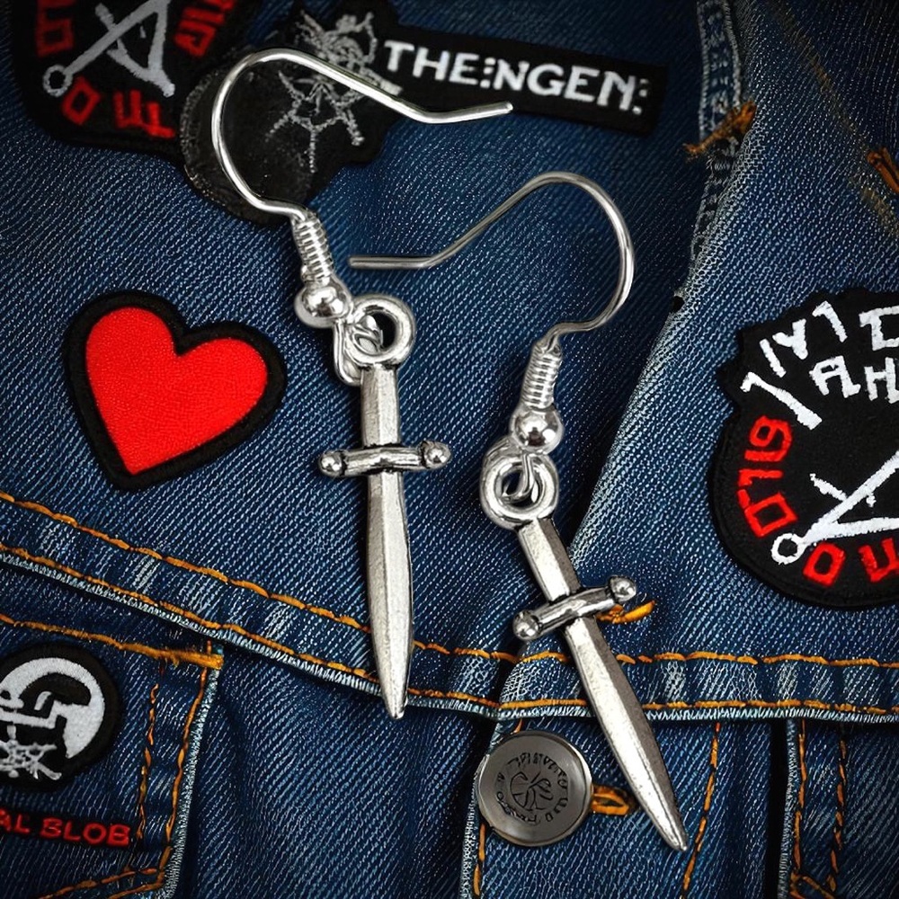 5 For $25💫Silver Dagger Dangles Earrings
